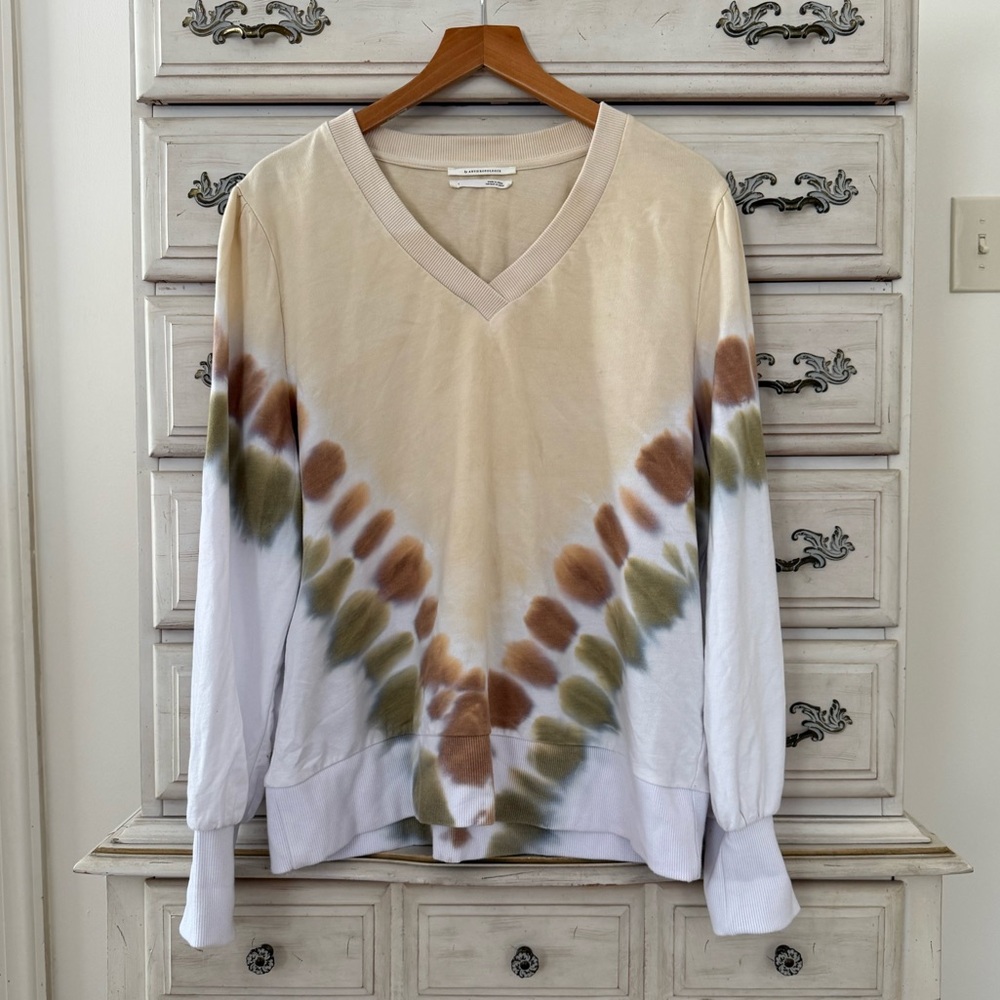 Anthropologie V‑Neck Tie‑Dye Sweatshirt in Cream, White, Olive & Brown